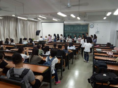 图四：普通话测试前现场拍照